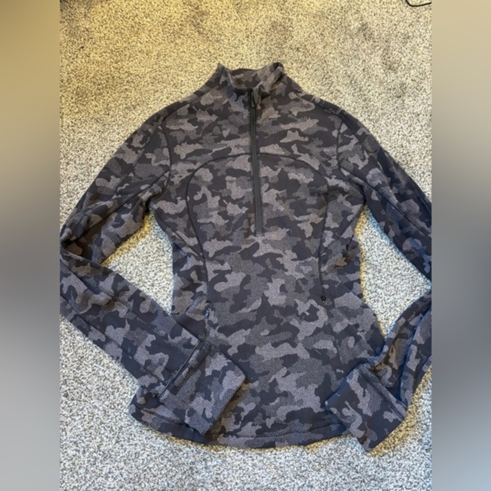 Lululemon Run Briskly 1/2 Zip